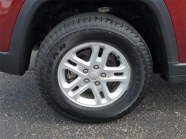 Thumbnail image of 2023 Jeep Grand Cherokee at Seelye of Pawpaw