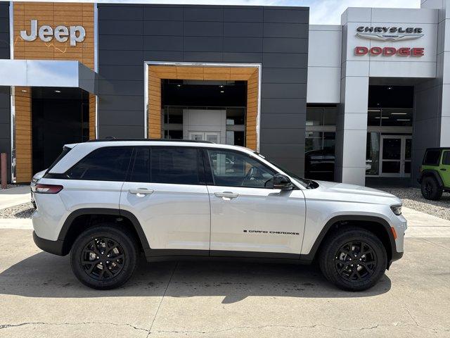 Thumbnail image of 2025 Jeep Grand Cherokee at 7 EM Used