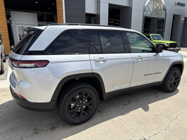 Thumbnail image of 2025 Jeep Grand Cherokee at 7 EM Used