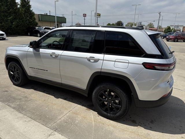 Thumbnail image of 2025 Jeep Grand Cherokee at 7 EM Used