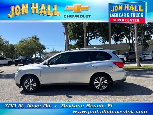 Thumbnail image of 2017 Nissan Pathfinder at Jon Hall Chevrolet