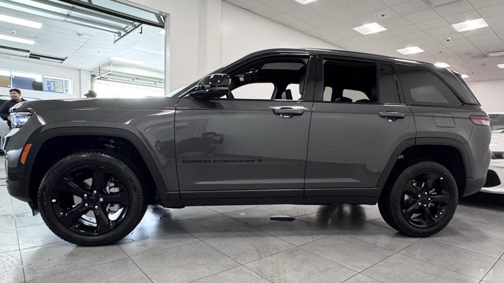 Thumbnail image of 2025 Jeep Grand Cherokee at South Shore Chrysler Dodge Jeep RAM