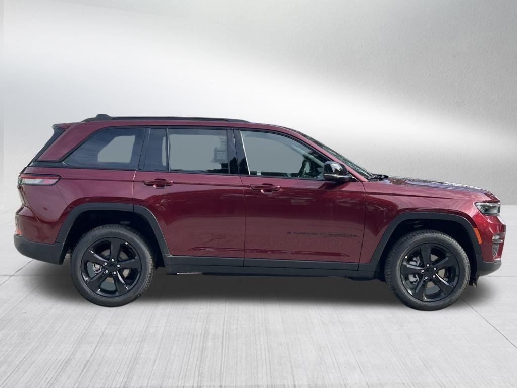 Thumbnail image of 2025 Jeep Grand Cherokee at Kendall Dodge Chrysler Jeep Ram