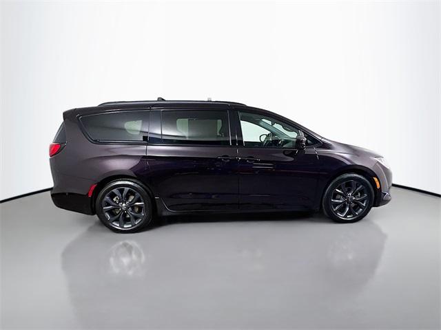 Thumbnail image of 2019 Chrysler Pacifica at Serpentini Chevrolet of Medina