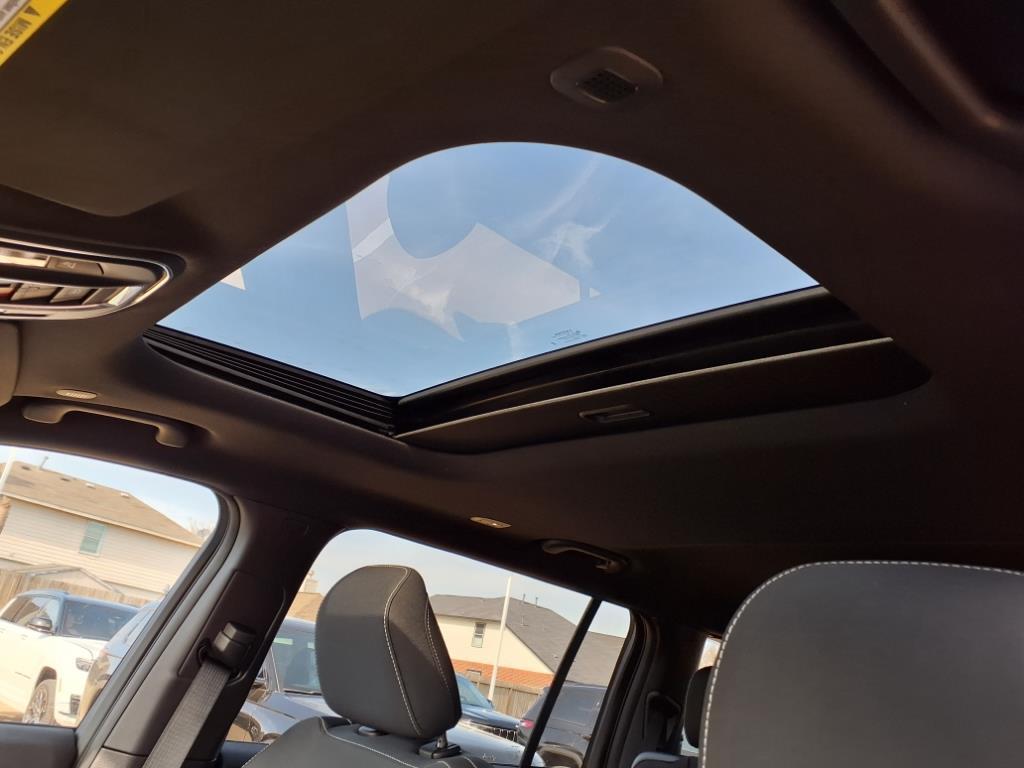 Thumbnail image of 2025 Jeep Grand Cherokee L at Bayshore Chrysler Jeep Dodge Ram