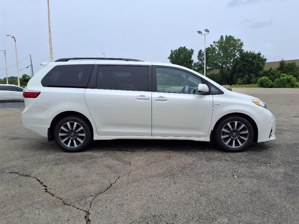 Thumbnail image of 2018 Toyota Sienna at The Walker Auto Group Inc