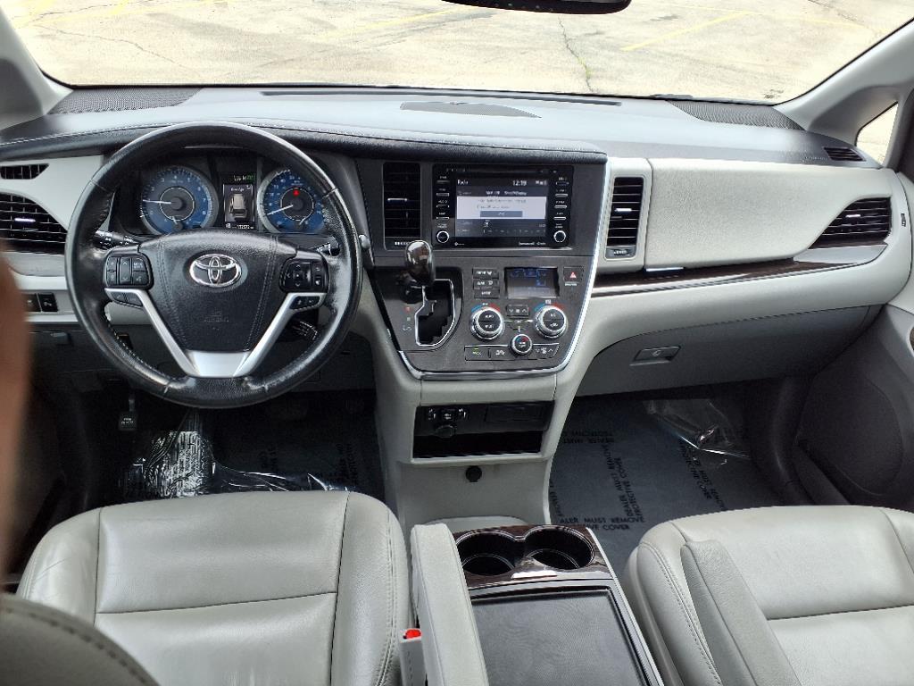 Thumbnail image of 2018 Toyota Sienna at The Walker Auto Group Inc