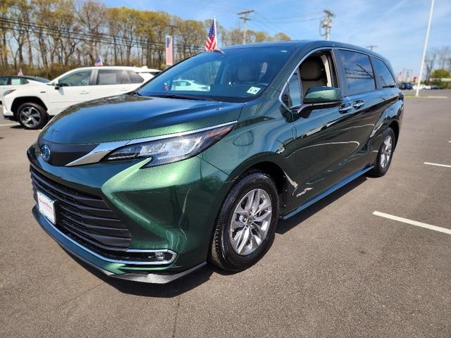 Thumbnail image of 2021 Toyota Sienna at Galaxy Toyota