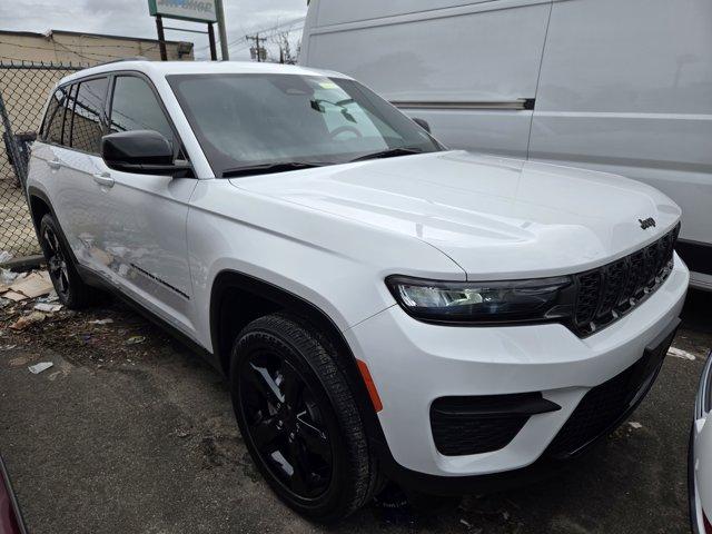 Thumbnail image of 2023 Jeep Grand Cherokee at Garden City Chrysler Jeep Dodge - Used