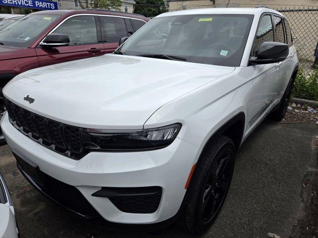 Thumbnail image of 2023 Jeep Grand Cherokee at Garden City Chrysler Jeep Dodge - Used