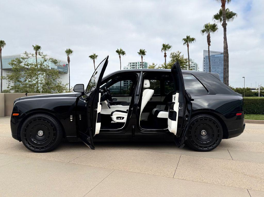 Thumbnail image of 2019 Rolls-Royce Cullinan at PRO MOTORCARS
