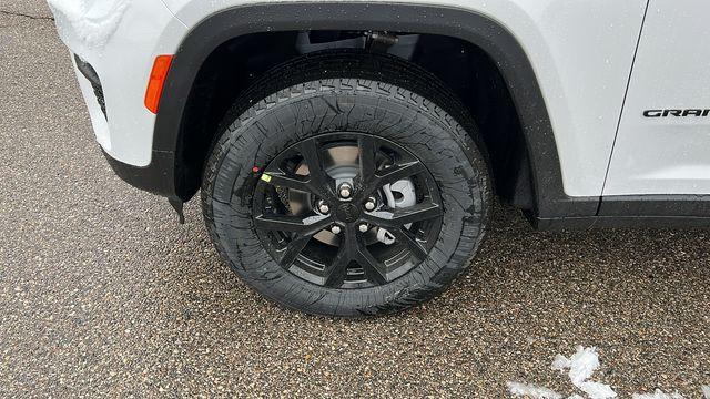 Thumbnail image of 2025 Jeep Grand Cherokee at Jim Riehl's Friendly Chrysler Dodge Jeep Ram of Lapeer