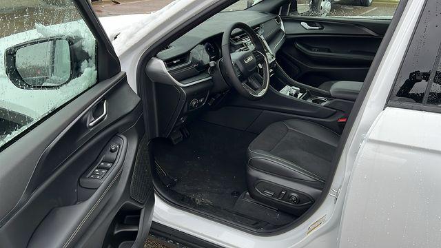 Thumbnail image of 2025 Jeep Grand Cherokee at Jim Riehl's Friendly Chrysler Dodge Jeep Ram of Lapeer