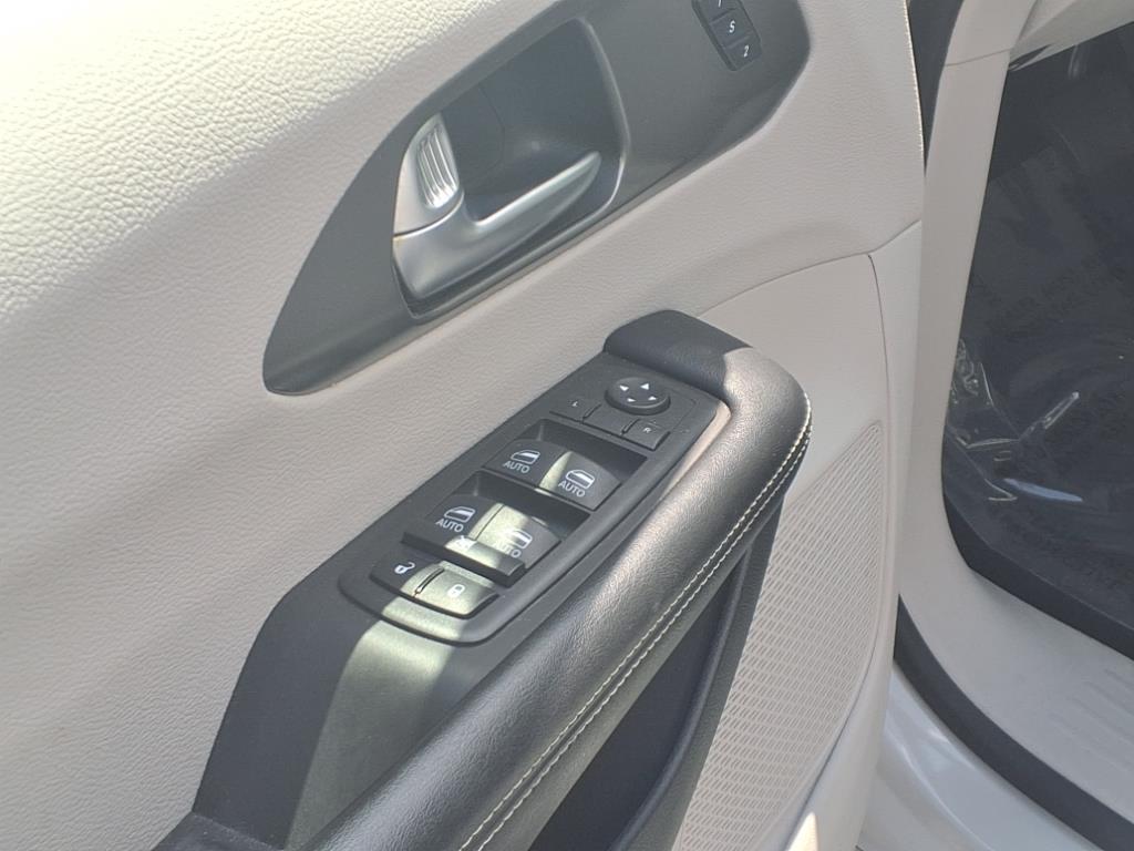 Thumbnail image of 2020 Chrysler Pacifica at Acra Automotive Group
