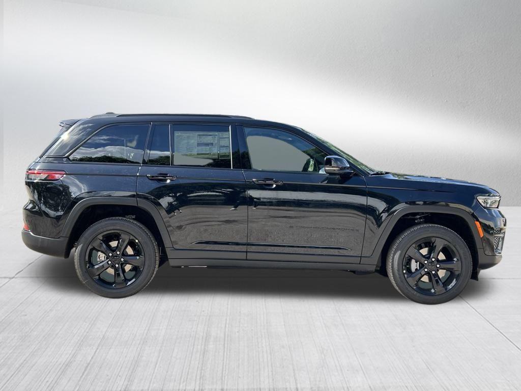 Thumbnail image of 2025 Jeep Grand Cherokee at Kendall Dodge Chrysler Jeep Ram
