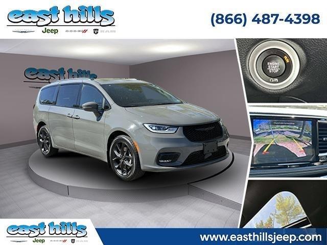 Thumbnail image of 2021 Chrysler Pacifica at East Hills Chrysler Jeep Dodge