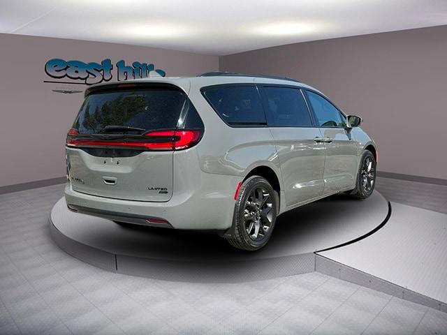 Thumbnail image of 2021 Chrysler Pacifica at East Hills Chrysler Jeep Dodge