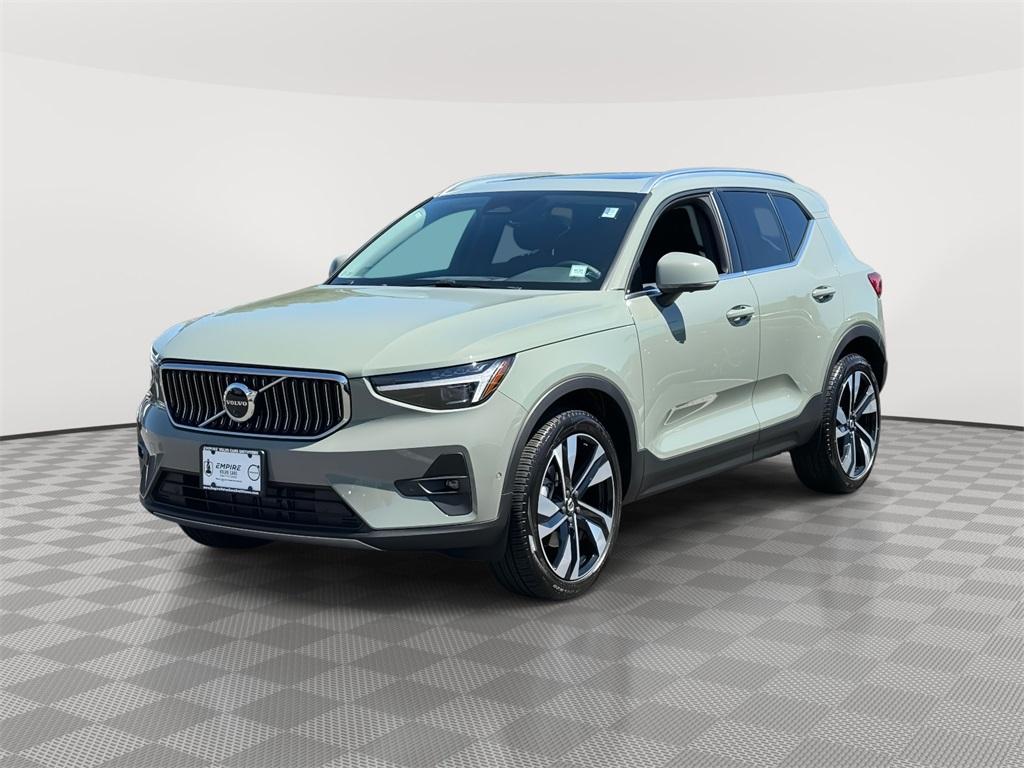 Thumbnail image of 2025 Volvo XC40 at Empire Volvo Cars of Smithtown
