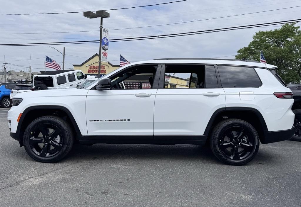 Thumbnail image of 2025 Jeep Grand Cherokee L at South Shore Chrysler Dodge Jeep RAM