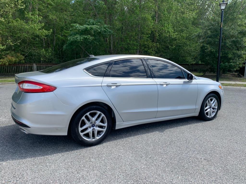 Thumbnail image of 2016 Ford Fusion at KC United Auto, LLC