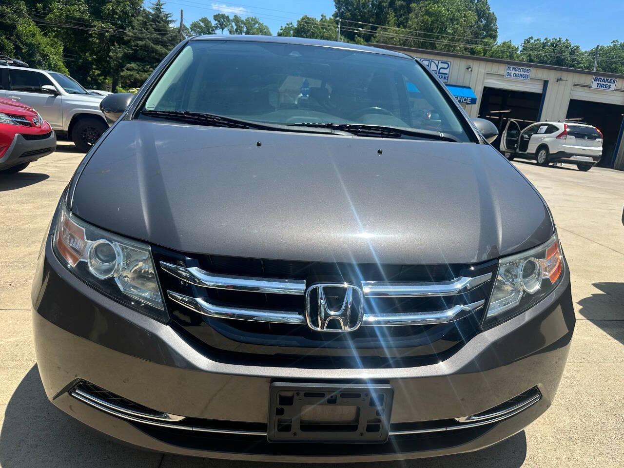 Thumbnail image of 2015 Honda Odyssey at Van 2 Auto Sales Inc.