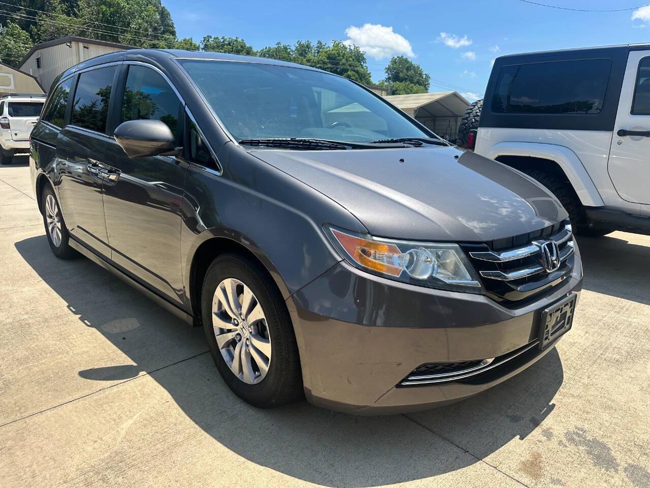Thumbnail image of 2015 Honda Odyssey at Van 2 Auto Sales Inc.
