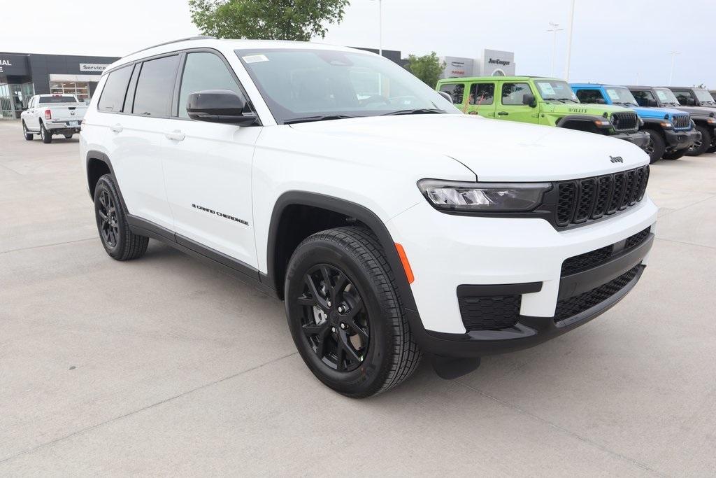 Thumbnail image of 2025 Jeep Grand Cherokee L at Westpointe Chrysler Jeep Dodge Ram