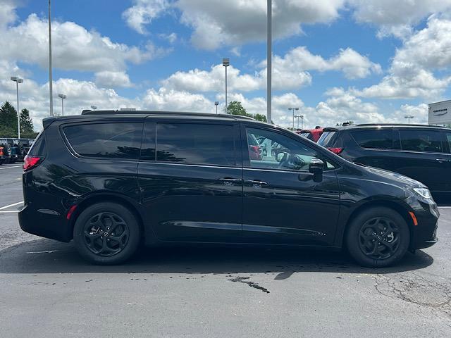 Thumbnail image of 2025 Chrysler Pacifica Plug-In Hybrid at Liberty Chrysler Jeep Dodge Ram - New and Used