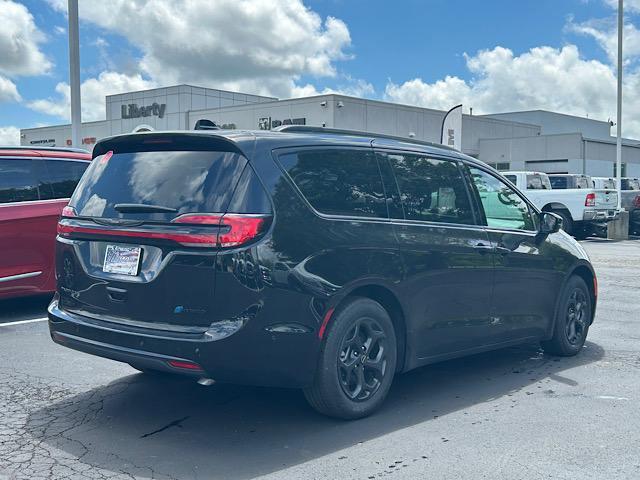 Thumbnail image of 2025 Chrysler Pacifica Plug-In Hybrid at Liberty Chrysler Jeep Dodge Ram - New and Used