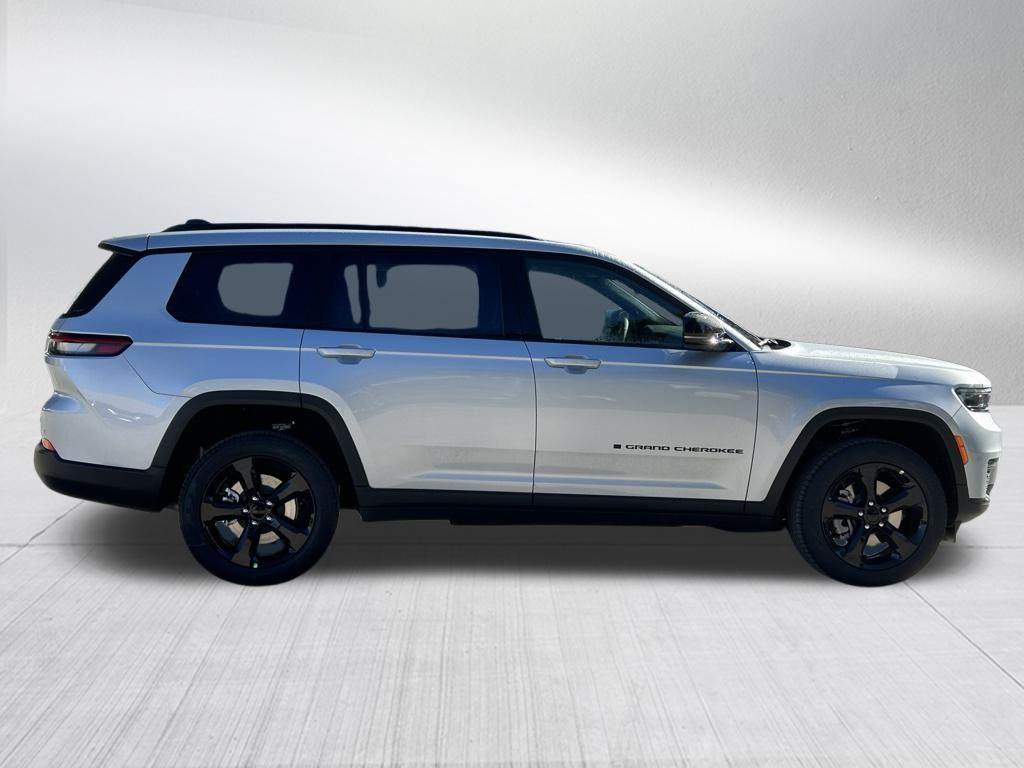 Thumbnail image of 2025 Jeep Grand Cherokee L at Kendall Dodge Chrysler Jeep Ram