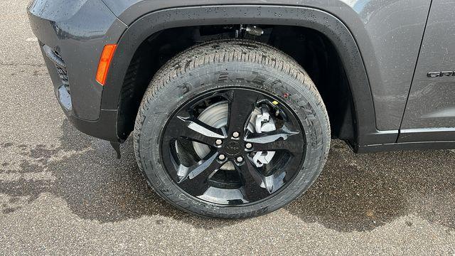 Thumbnail image of 2025 Jeep Grand Cherokee at Jim Riehl's Friendly Chrysler Dodge Jeep Ram of Lapeer