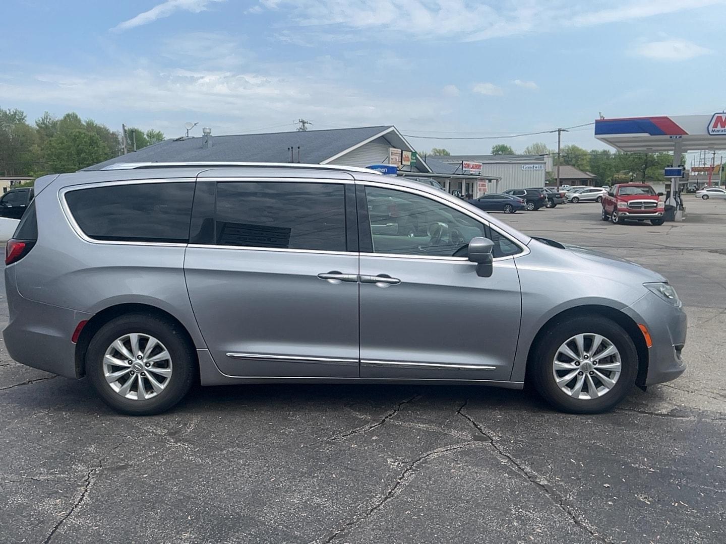 Thumbnail image of 2018 Chrysler Pacifica at Batesville Chrysler Dodge Jeep Inc