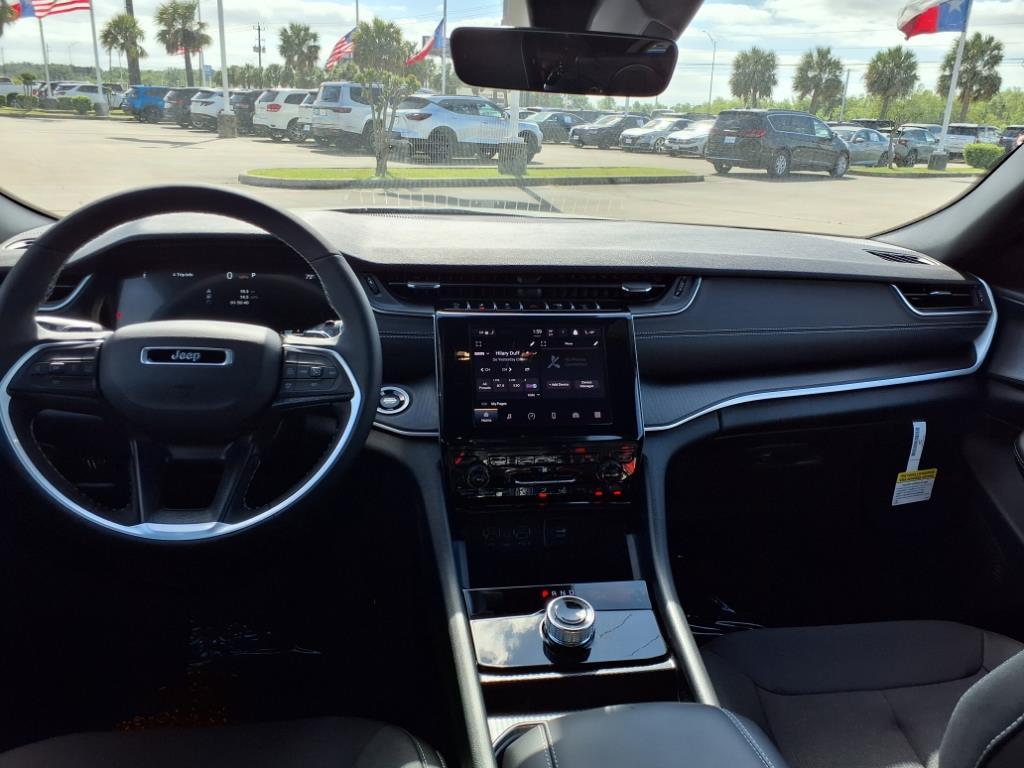 Thumbnail image of 2025 Jeep Grand Cherokee L at Bayshore Chrysler Jeep Dodge Ram