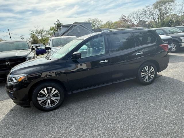 Thumbnail image of 2017 Nissan Pathfinder at Huntington Auto Mall