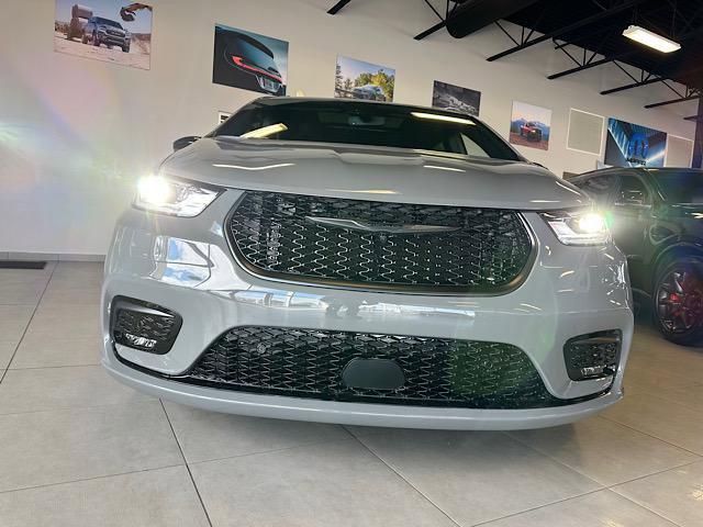 Thumbnail image of 2025 Chrysler Pacifica Plug-In Hybrid at Liberty Chrysler Jeep Dodge Ram - New and Used