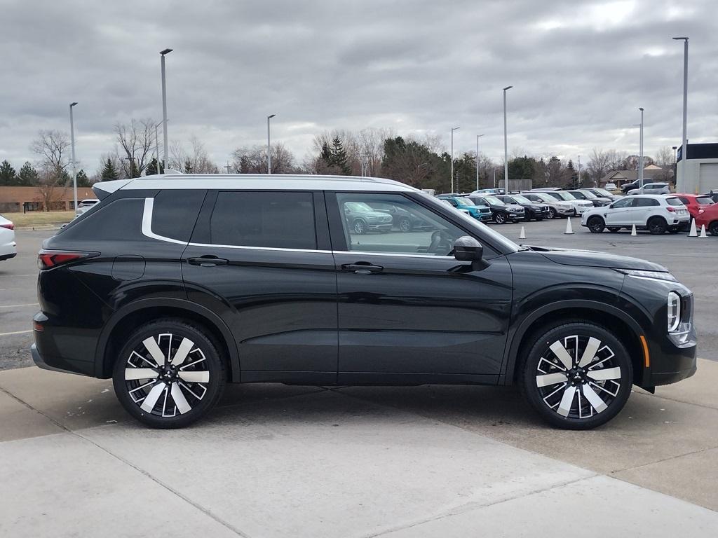Thumbnail image of 2025 Mitsubishi Outlander at Grand Blanc Mitsubishi