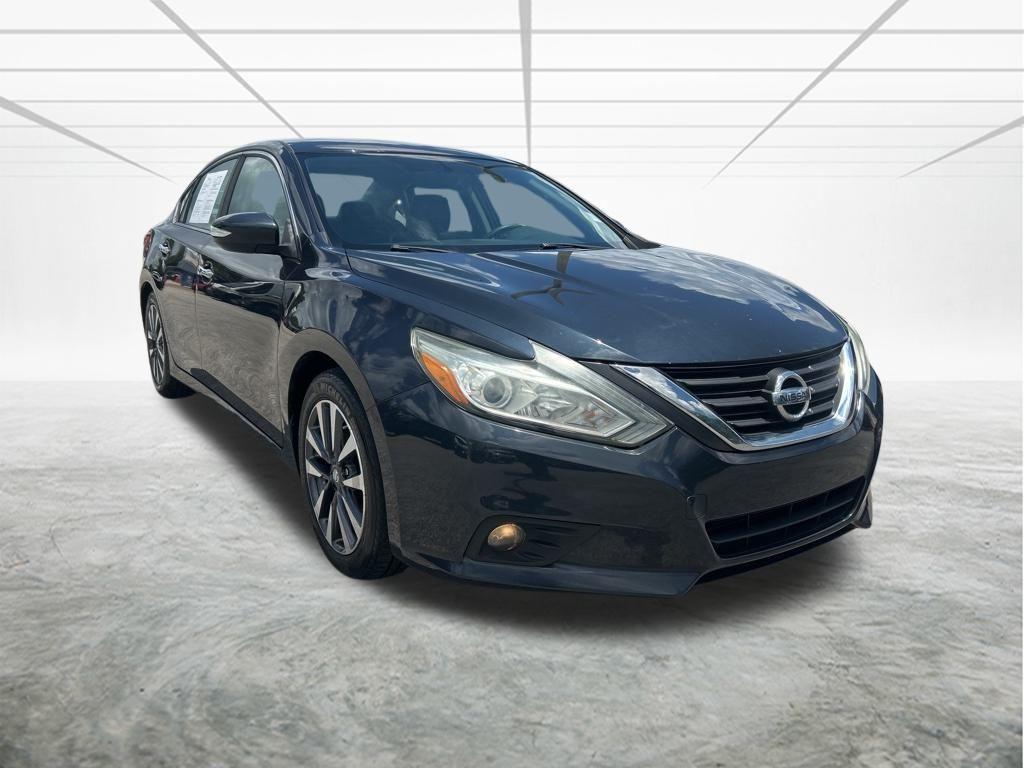 Thumbnail image of 2017 Nissan Altima at Hollywood Chrysler Jeep