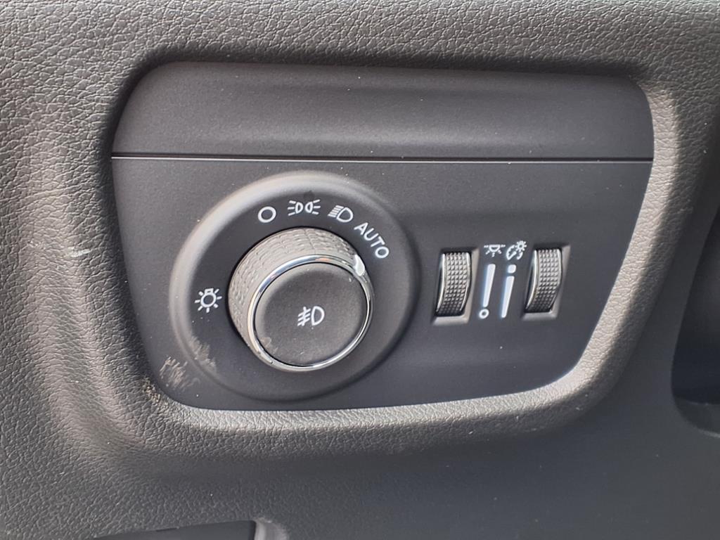 Thumbnail image of 2025 Jeep Grand Cherokee at Classic Cdjr Of Lancaster