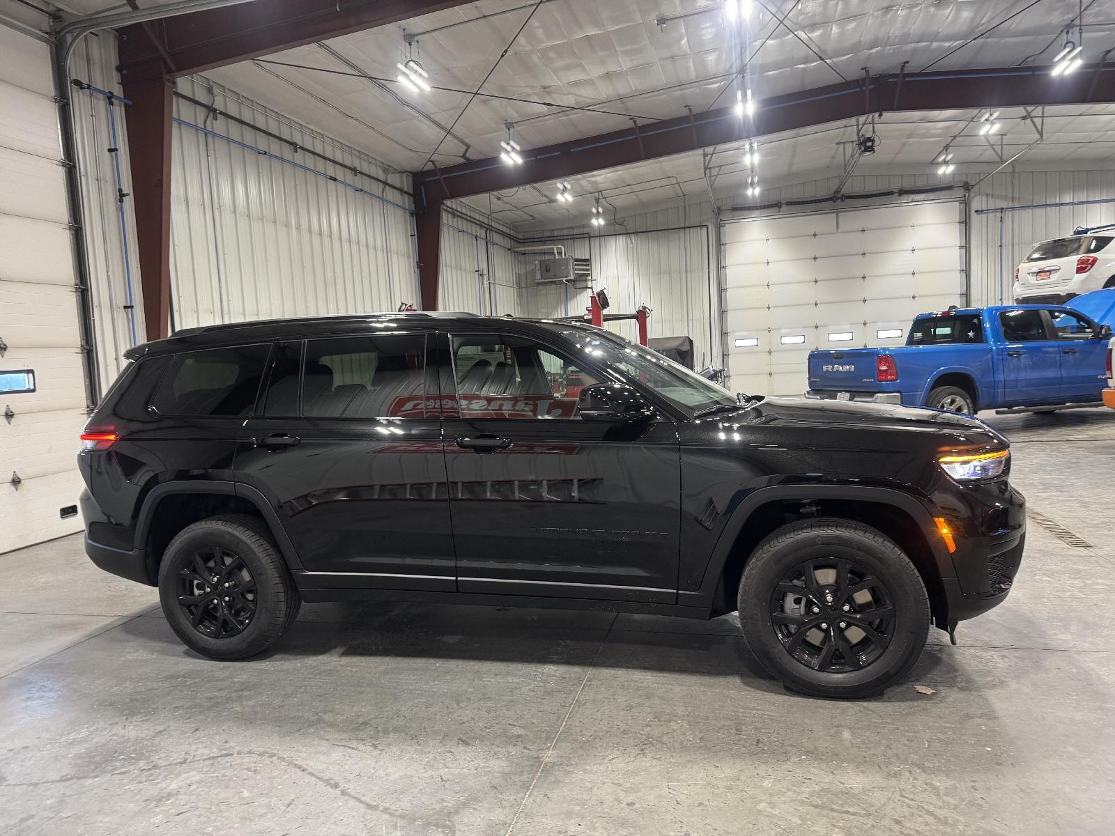 Thumbnail image of 2025 Jeep Grand Cherokee L at Janssen Chrysler Jeep Dodge Ram