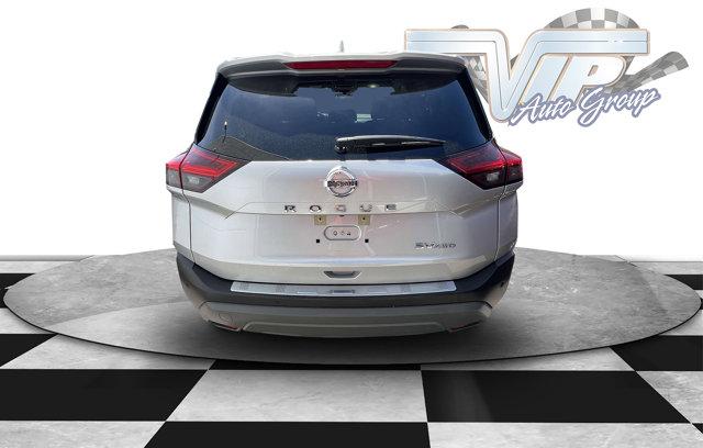Thumbnail image of 2021 Nissan Rogue at Garden City Chrysler Jeep Dodge - Used