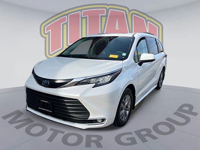 Thumbnail image of 2022 Toyota Sienna at Hillside Toyota