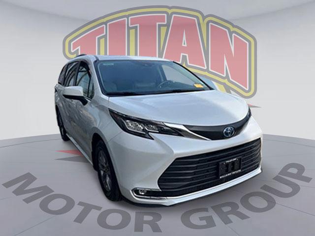 Thumbnail image of 2022 Toyota Sienna at Hillside Toyota