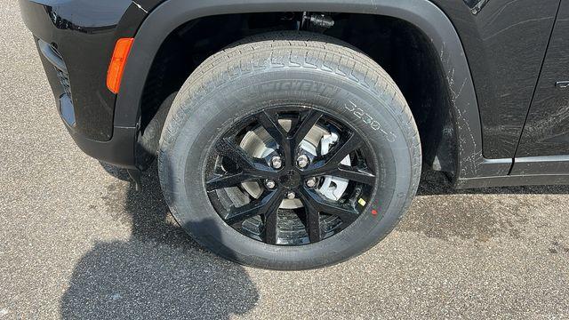 Thumbnail image of 2025 Jeep Grand Cherokee at Jim Riehl's Friendly Chrysler Dodge Jeep Ram of Lapeer