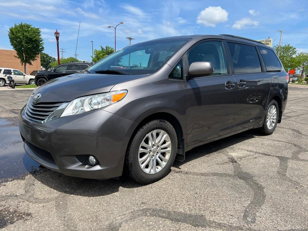 Thumbnail image of 2013 Toyota Sienna at ADAMS AUTO SALES