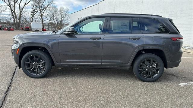 Thumbnail image of 2025 Jeep Grand Cherokee at Golling Chrysler Dodge Jeep Ram