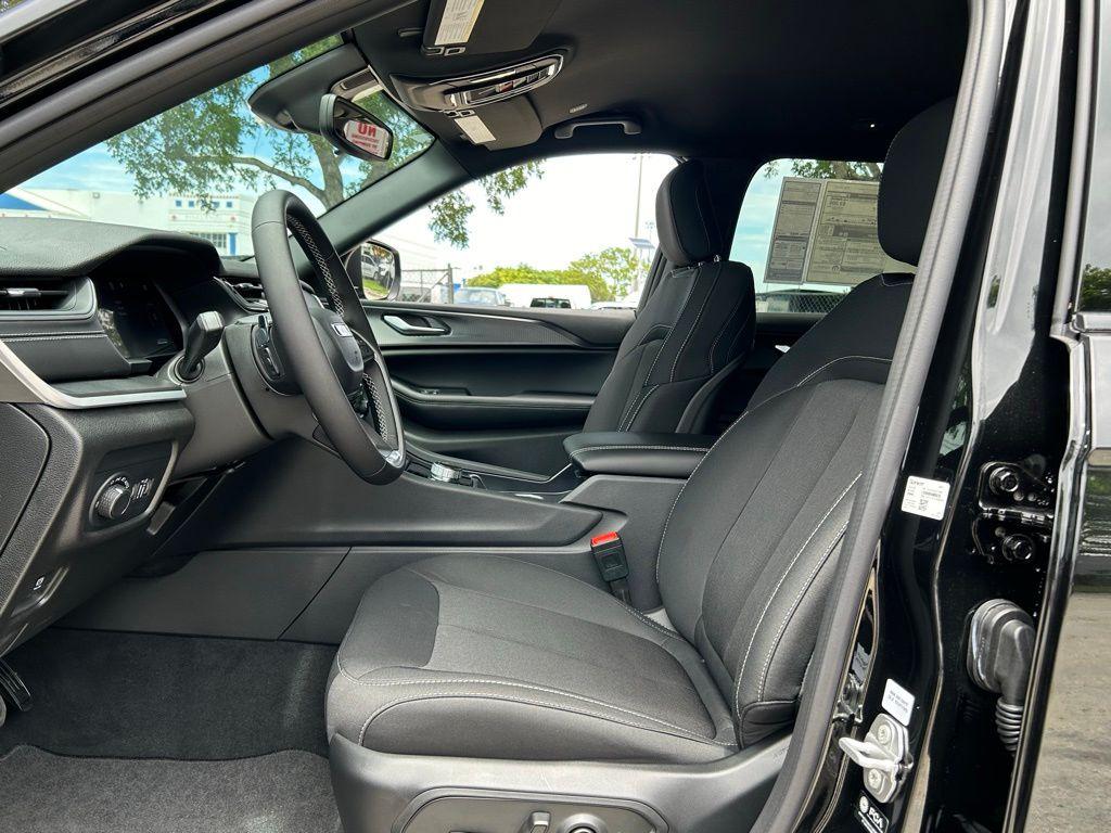 Thumbnail image of 2024 Jeep Grand Cherokee L at Kendall Dodge Chrysler Jeep Ram