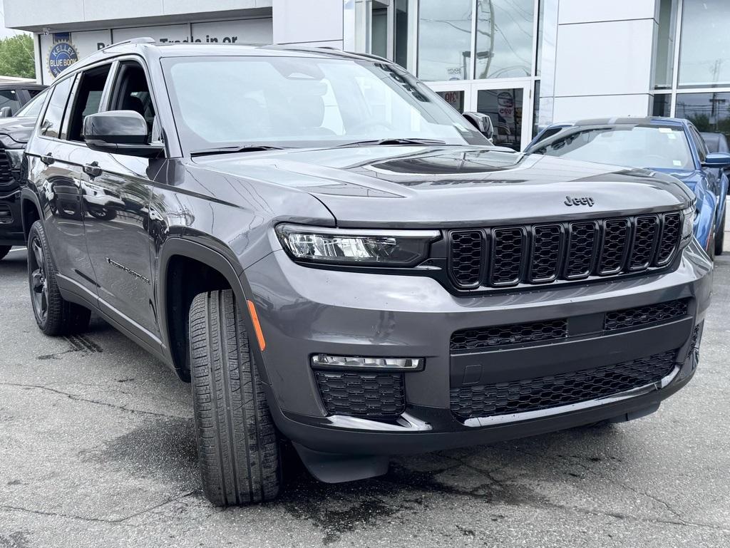 Thumbnail image of 2025 Jeep Grand Cherokee L at South Shore Chrysler Dodge Jeep RAM