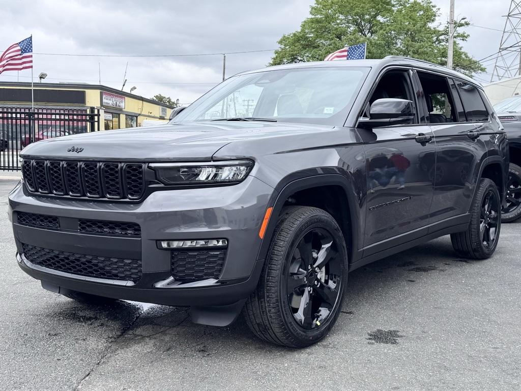 Thumbnail image of 2025 Jeep Grand Cherokee L at South Shore Chrysler Dodge Jeep RAM