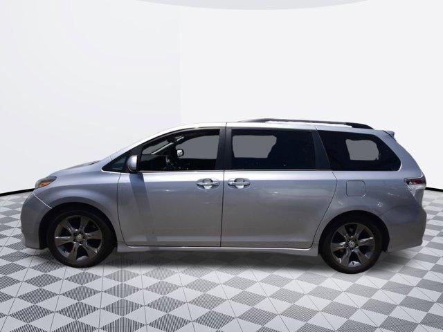 Thumbnail image of 2016 Toyota Sienna at Deluxe Auto Dealer - Used
