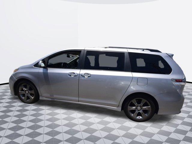 Thumbnail image of 2016 Toyota Sienna at Deluxe Auto Dealer - Used